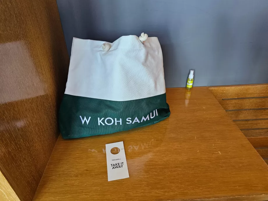 Strandtaske og afvisende middel