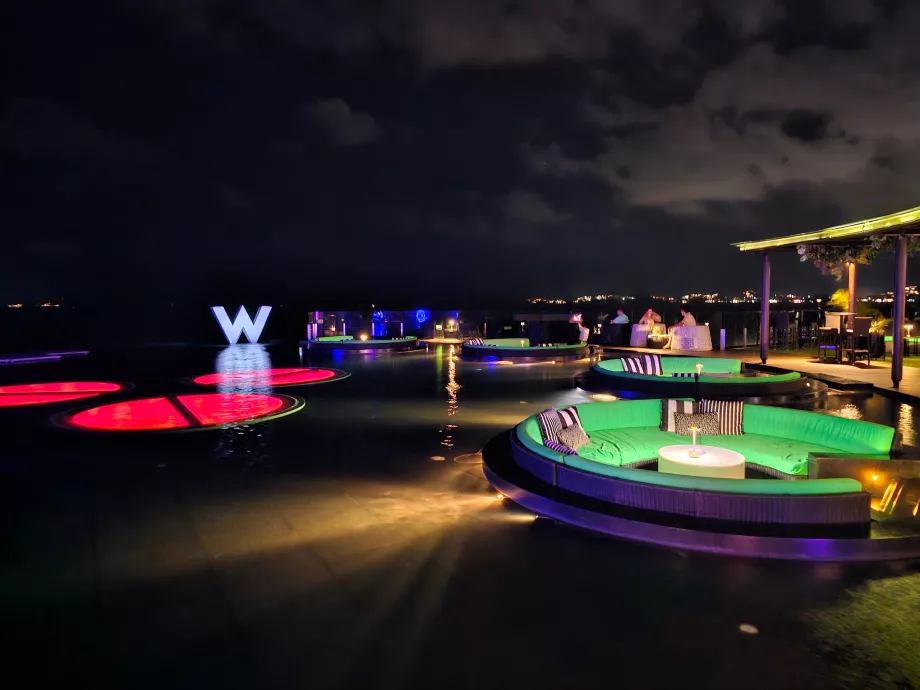 WooBar efter mørkets frembrud