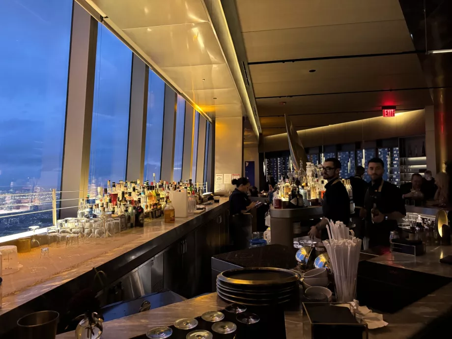 Bar i Peak Restaurant