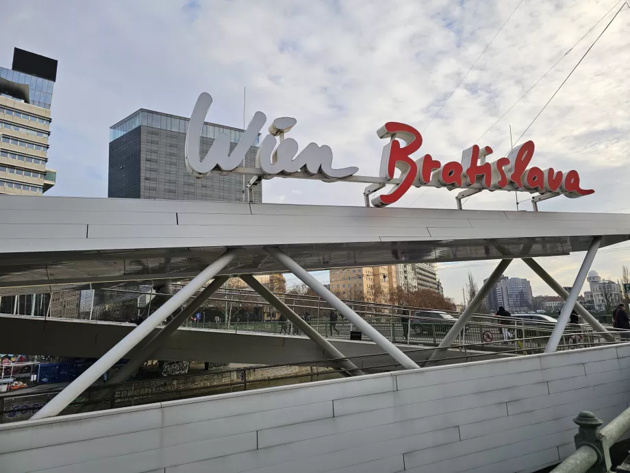 Dock på bådelinjen til Bratislava