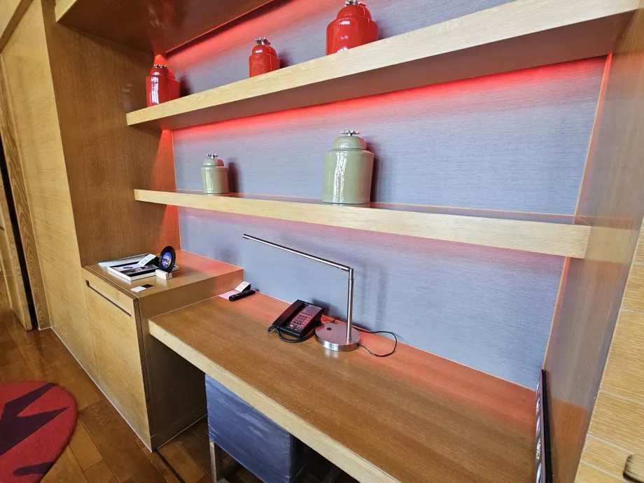 Kontorbord til arbejde