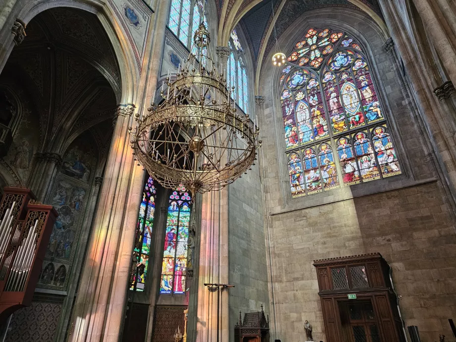 Farvede glasvinduer, Votivkirke