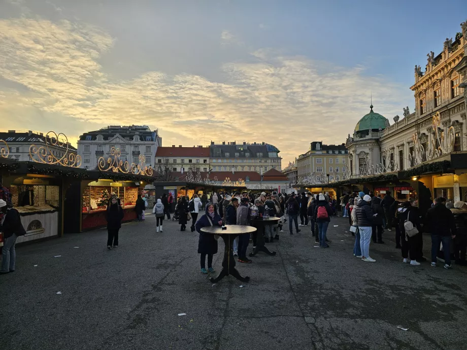 Markeder foran Oberes Belvedere