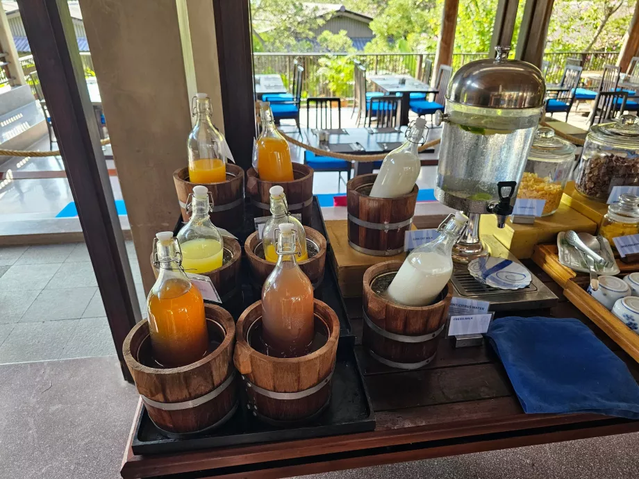 Morgenmad - juice, vand og mælk