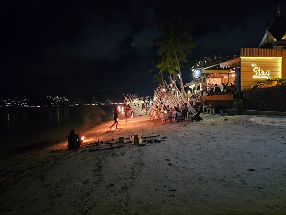 Ildshow på Chaweng-stranden