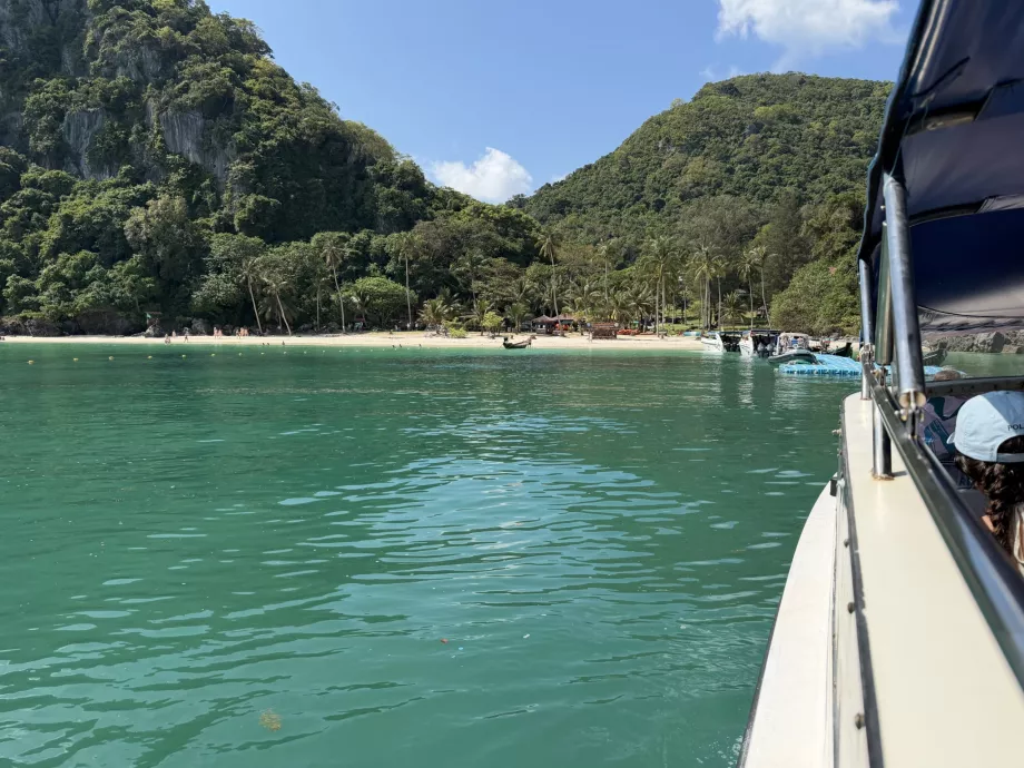 Landing på Koh Wua Ta Lap-stranden