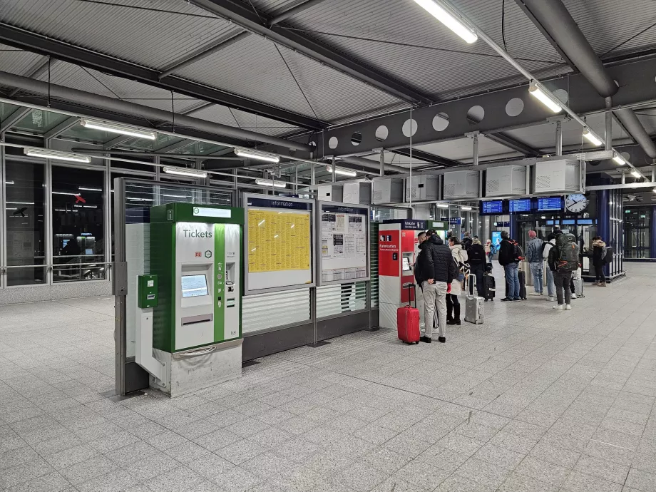 Salgsautomater på stationen