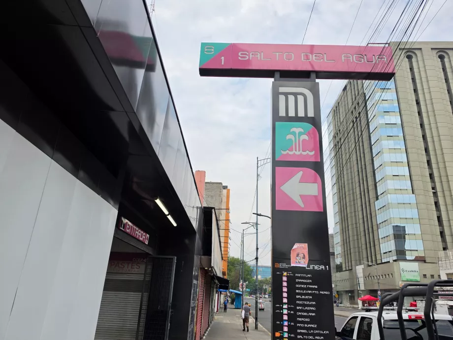 Markering af indgangen til metrostationen
