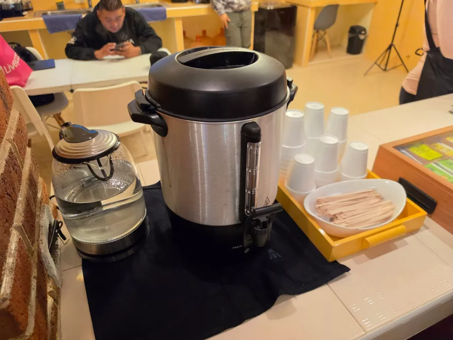 Gratis varmt vand til te