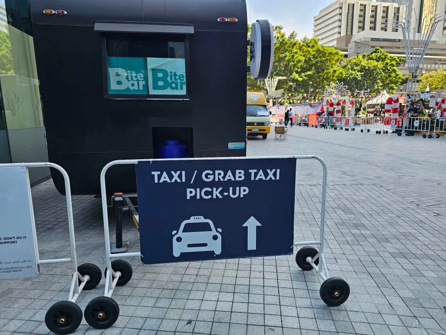 King Power Mahanakhon - taxaholdeplads