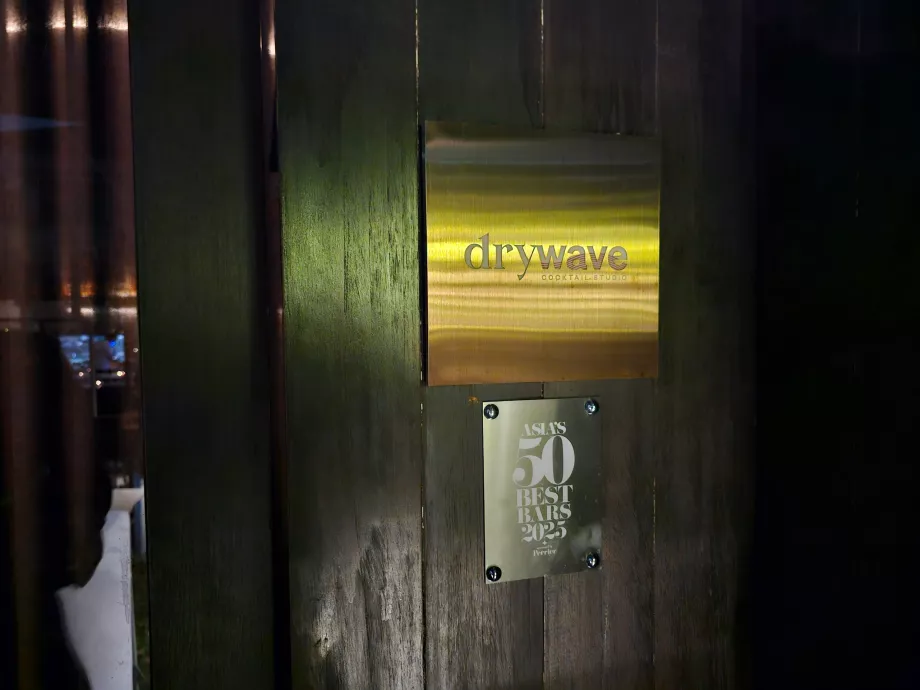 Dry Wave Cocktail Studio - indgang