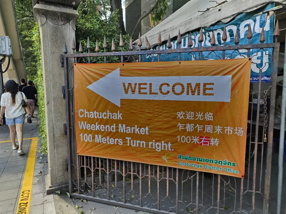 Retning til Chatuchak Market fra metrostationen