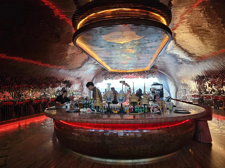 Tagbar på Akara Sky Hanuman