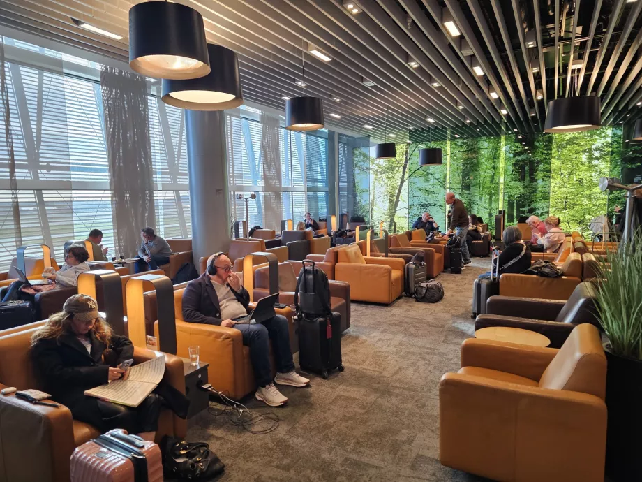 Sidder i Senator Lounge