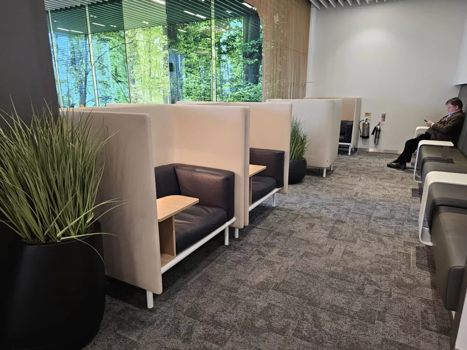 Sidder i Senator Lounge