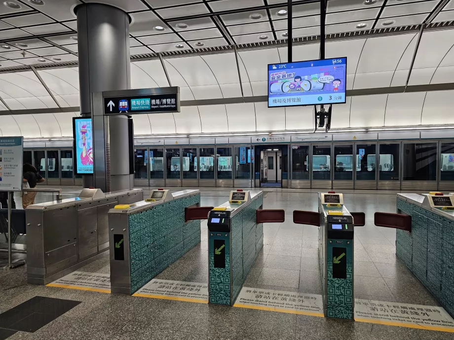 Drejekors ved indgangen til metrostationen