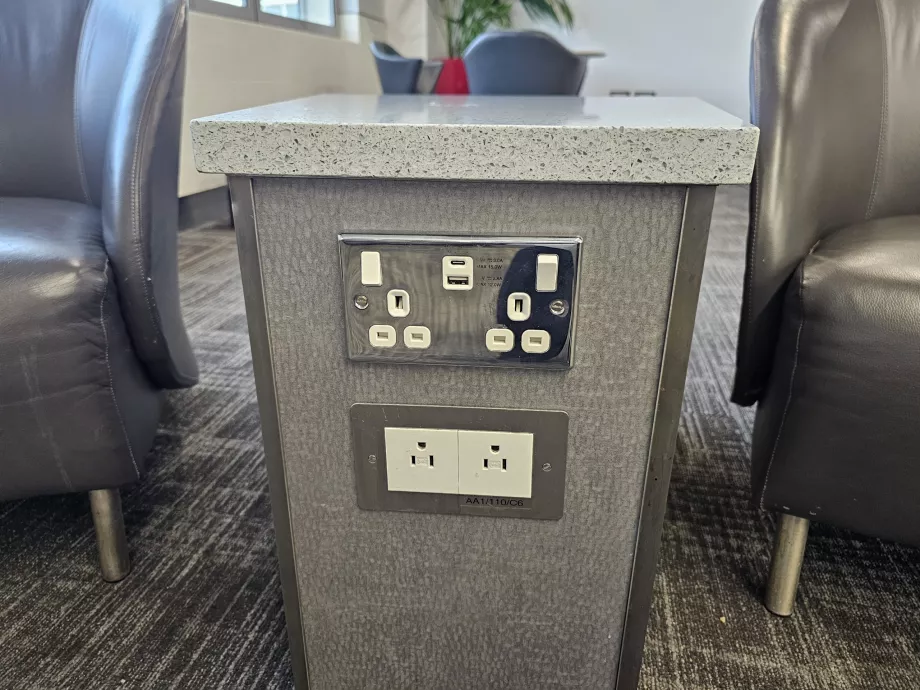 Stikkontakter og opladere