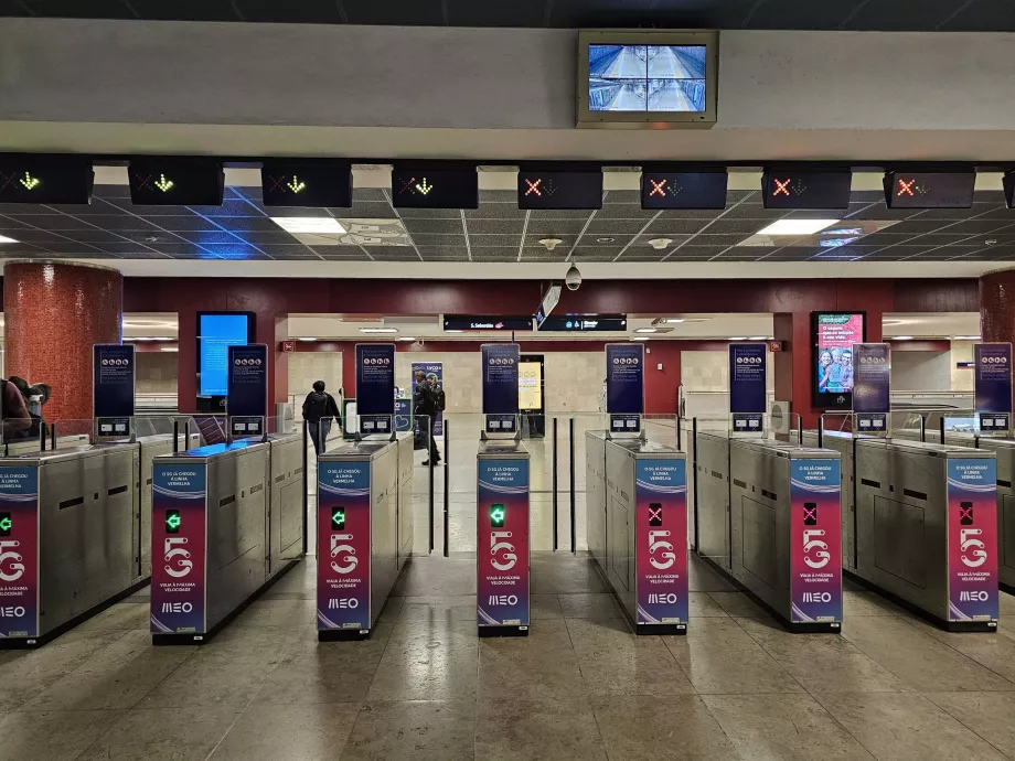 Drejekors for at komme ind på metrostationen