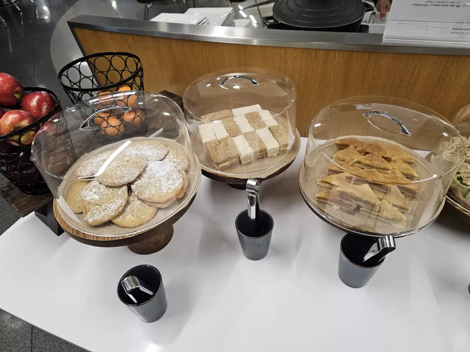 Søde boller og salte sandwiches