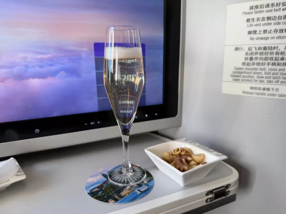 Velkomstdrink og nødder