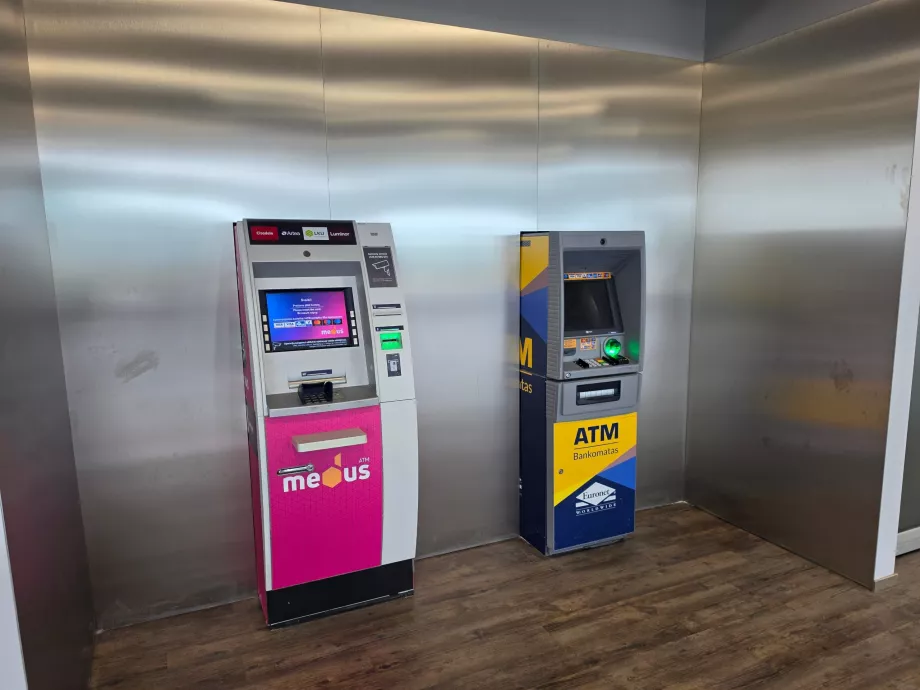 Hæveautomat i ankomsthallen