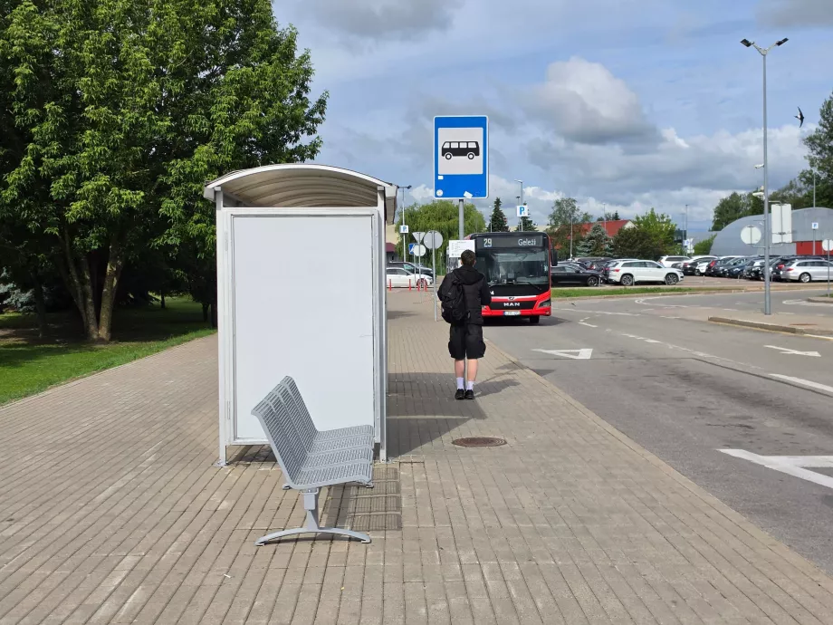 Busstoppested i byen og mellem byer