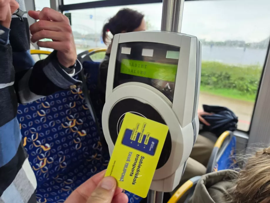 Brug af din billet i bussen