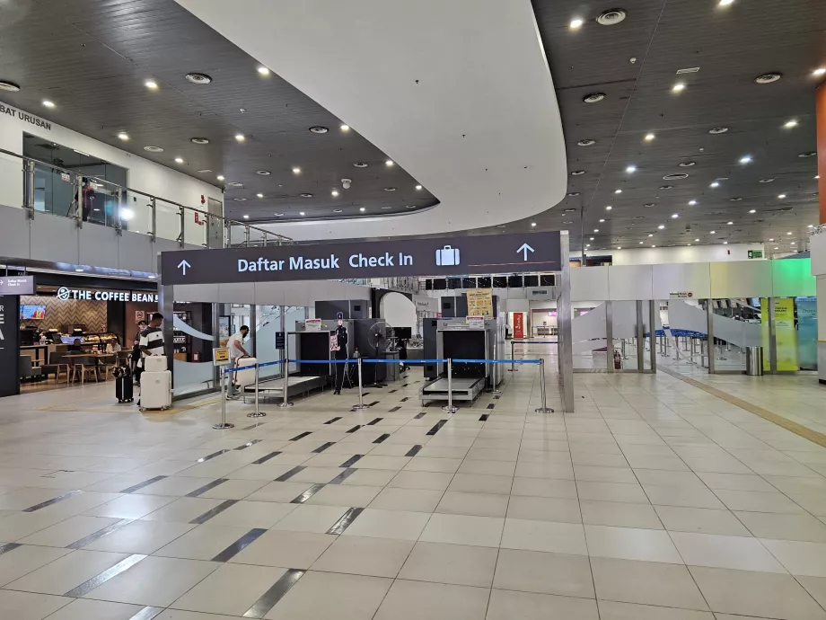 Sikkerhedstjek ved check-in-skranker