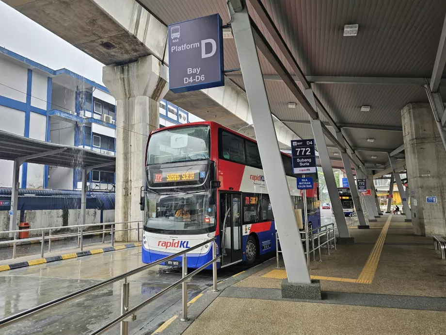 Linje 772 stopper ved Pasar Seni