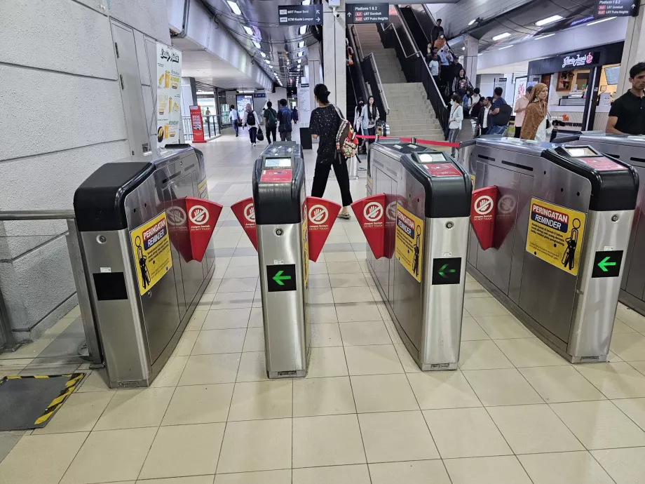 Drejekors ved indgangen til metroen