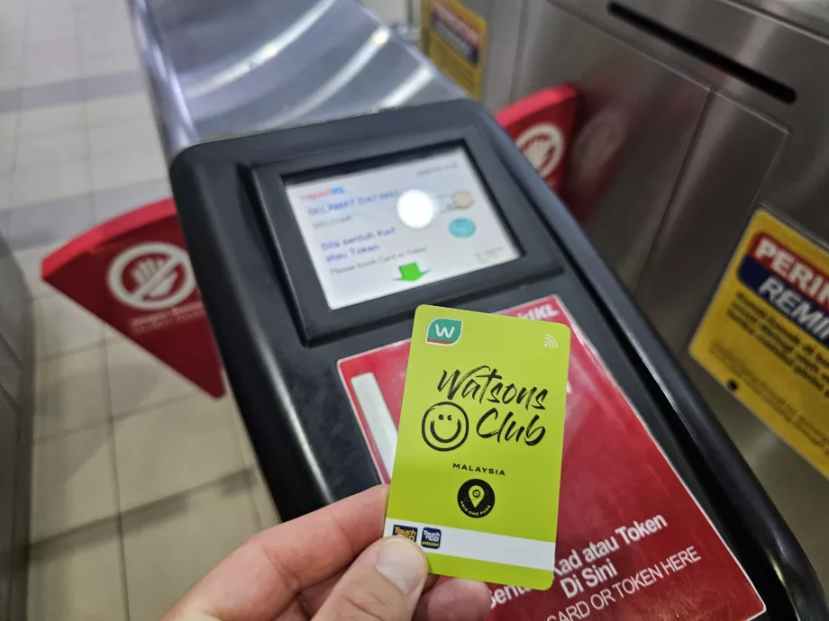 Brug Touch-n-Go-kortet til at komme ind i metroen