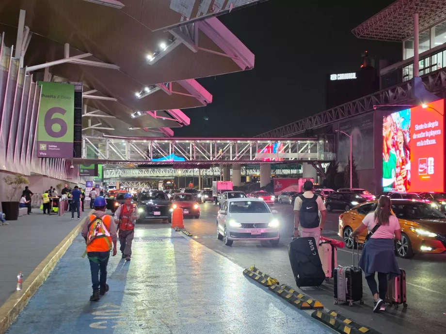 Uber-afhentningssted foran Terminal 1