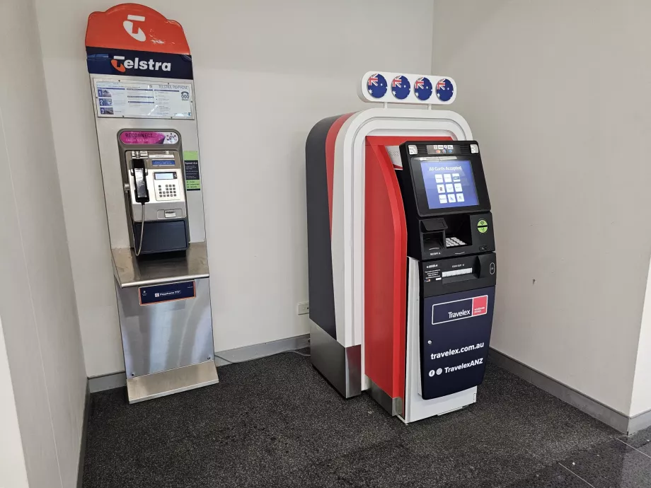 Hæveautomat i ankomsthallen