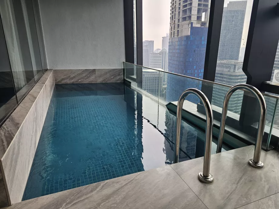 Swimmingpool på balkonen