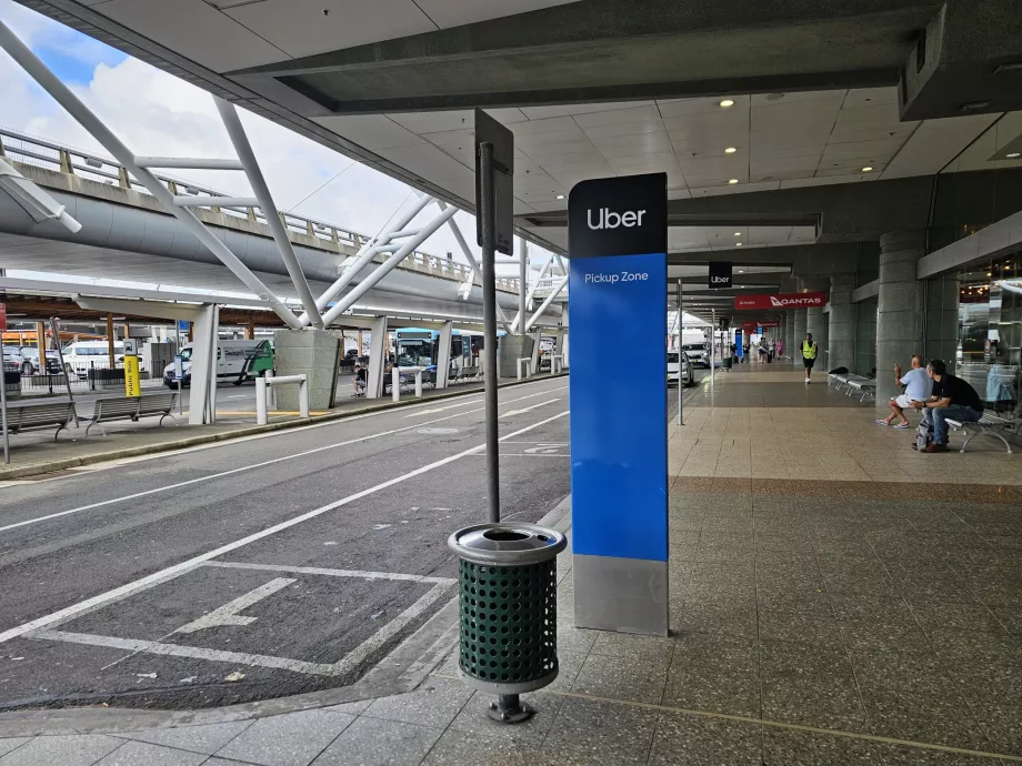 Uber, kiosk, terminal 3