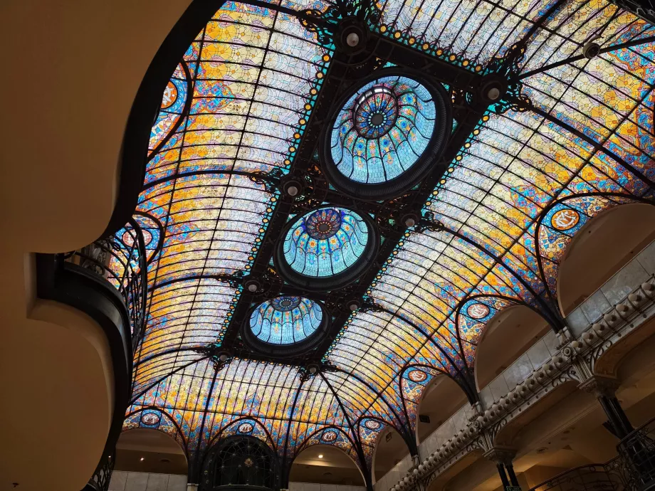 Loftet i hotellets lobby
