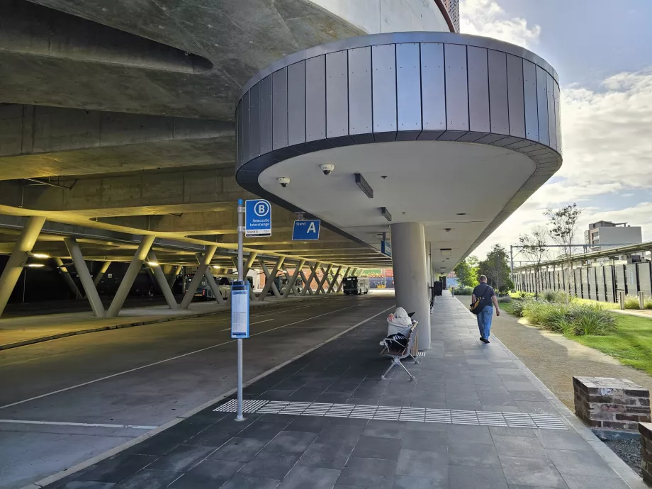Busstoppested i retning af lufthavnen i centrum