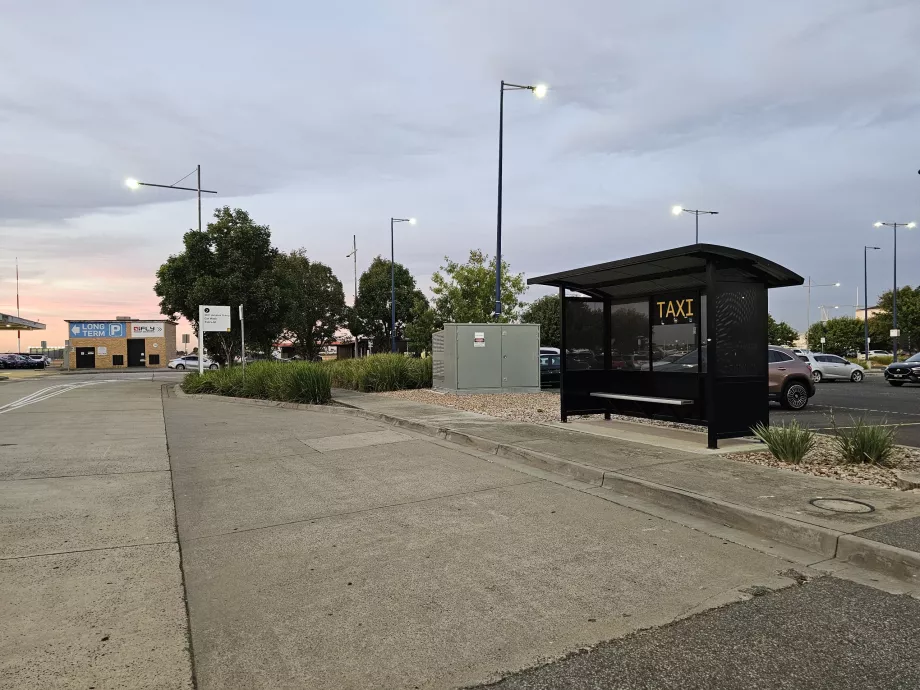 Taxaholdeplads foran terminalen