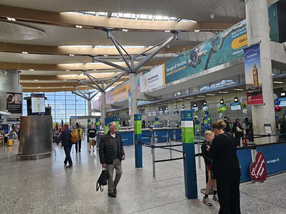 Check-in-skranker i afgangshallen