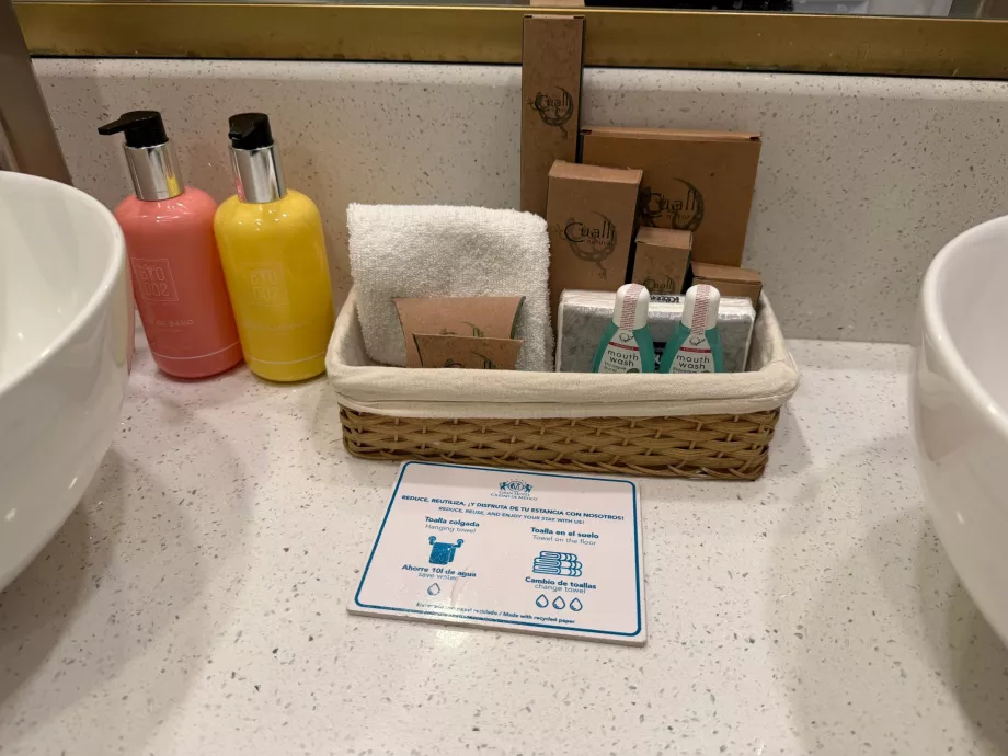 Toiletartikler på badeværelset