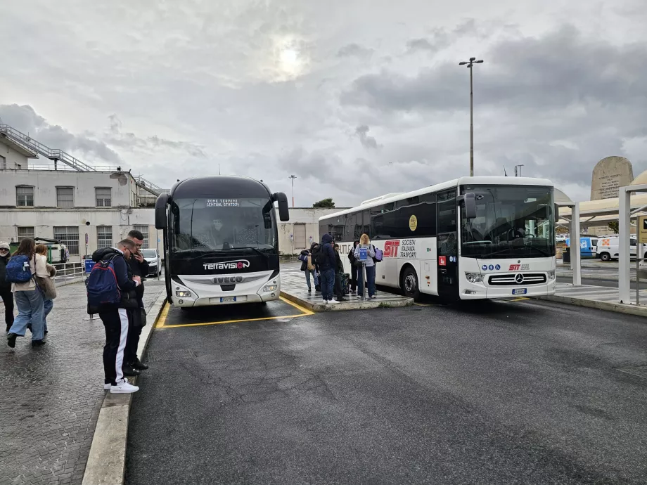 Ekspresbusstoppesteder i retning af Roma Termini