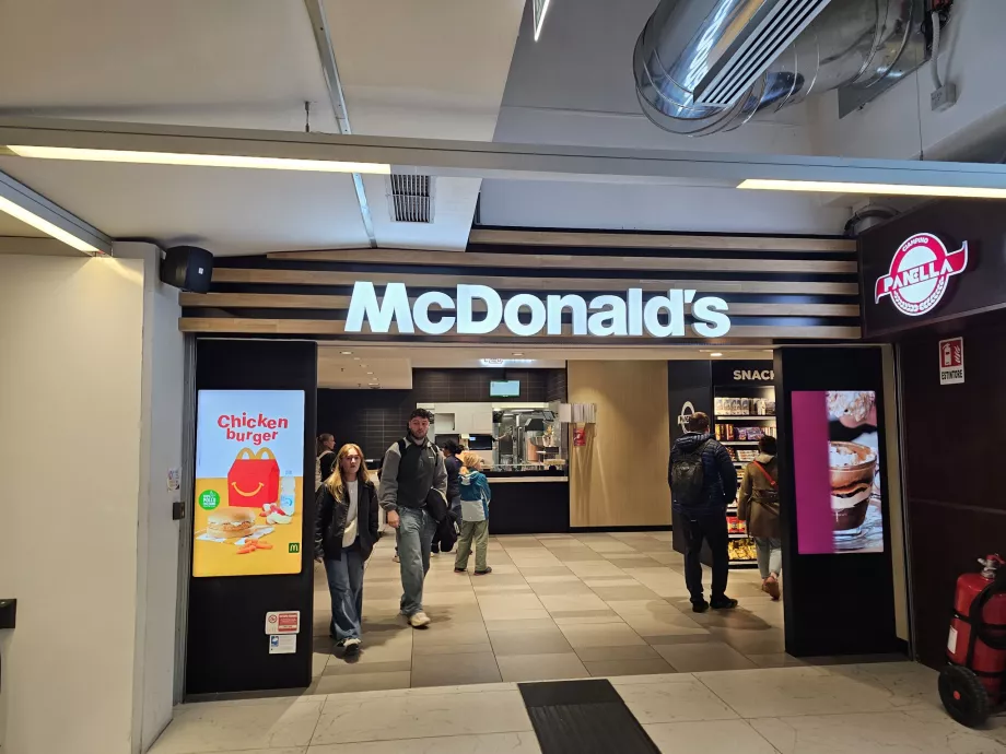 McDonald's i afgangshallen, offentligt område