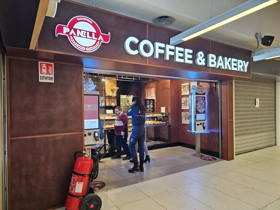 Café i afgangshallen, offentligt område