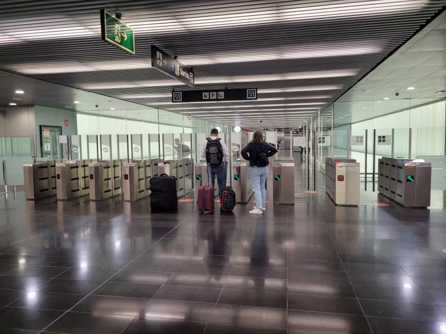 Drejekors ved indgangen til metroen