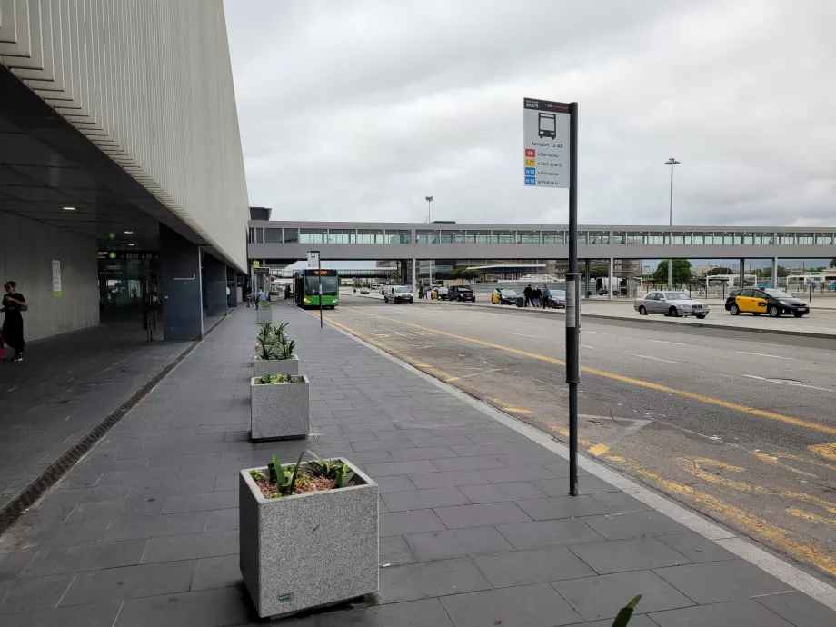 Busstoppested 46 foran Terminal 2