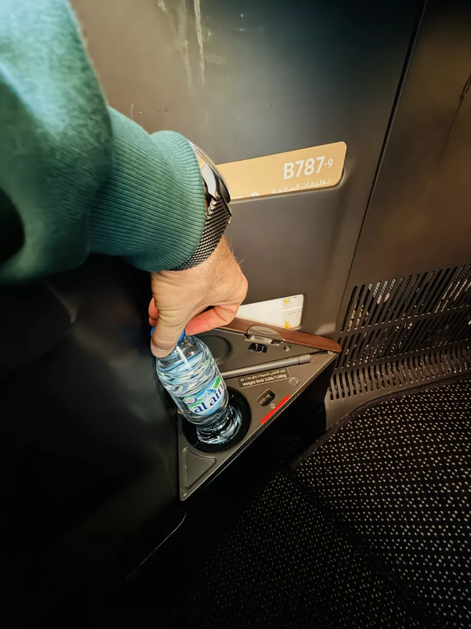 Vandflaske i opbevaringsrummet