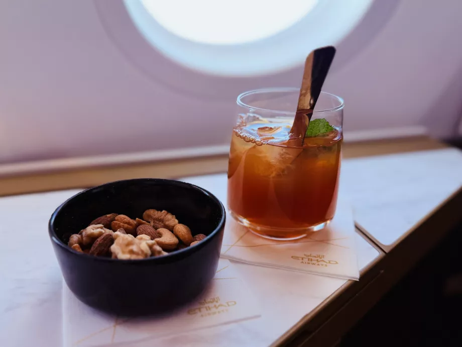 Varm nøddeblanding og iste