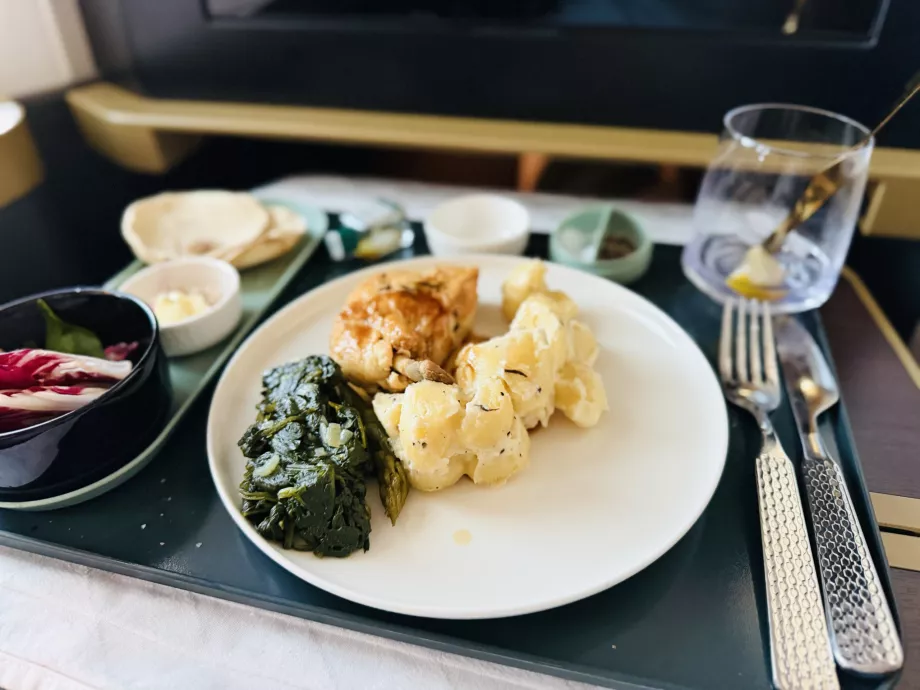 Kyllingesuppe med gnocchi og spinat