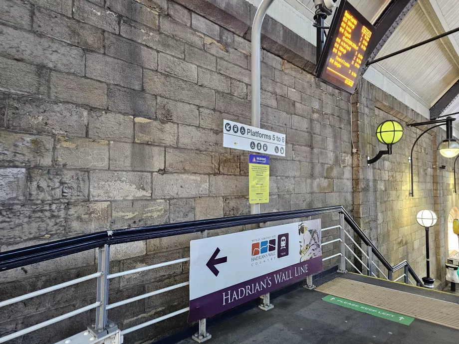 Perron på stationen mellem Hexham og Newcastle