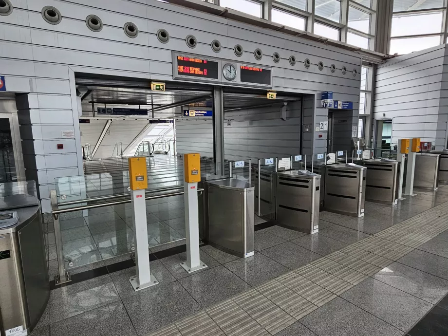 Drejekors ved indgangen til metroen (fastgøres til læser, gul markør bruges ikke)